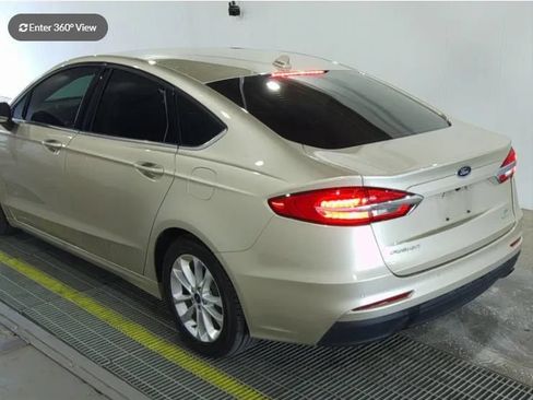 Used 2019 Ford Fusion SE FWD image 2