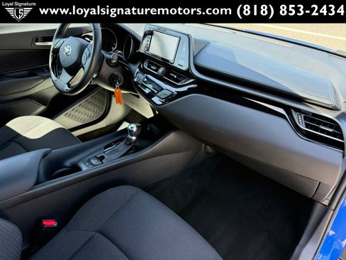 Used 2018 Toyota C-HR XLE FWD image 27