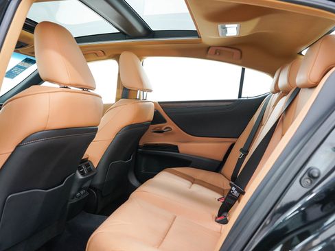 Used 2025 Lexus ES 350 w/ Luxury Package FWD image 13