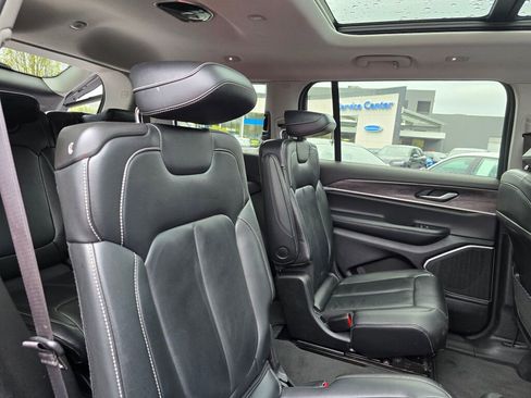 Used 2022 Jeep Grand Cherokee L Limited AWD/4WD image 8