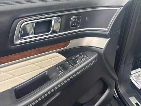 Used 2016 Ford Explorer Platinum image 30