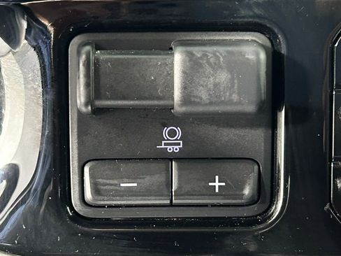 Used 2024 Chevrolet Silverado 2500 LTZ w/ LTZ Convenience Package image 25