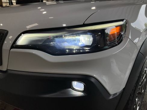 Used 2020 Jeep Cherokee Trailhawk w/ Cold Weather Group AWD/4WD image 29