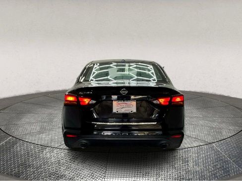 Used 2021 Nissan Altima 2.5 SR w/ SR Premium Package image 7