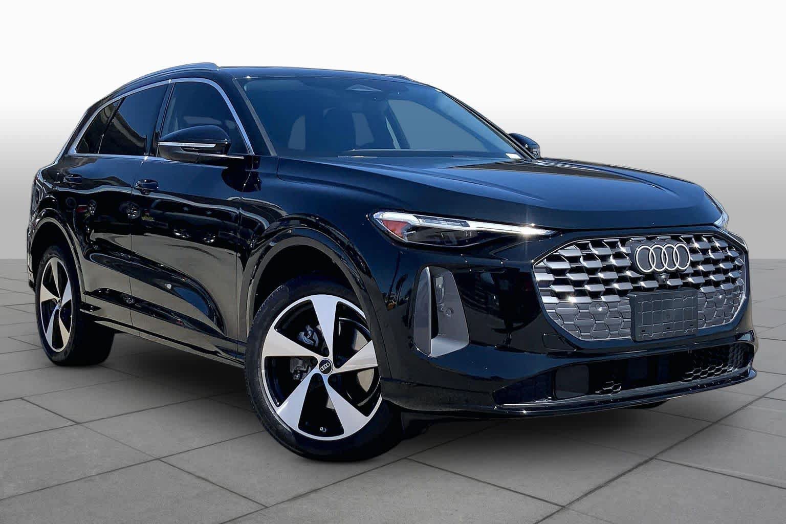 Certified 2025 Audi Q5 Premium Plus w/ Premium Plus AWD/4WD image 3