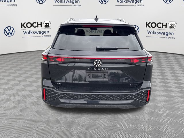 Used 2025 Volkswagen Tiguan SEL R-Line AWD/4WD image 7