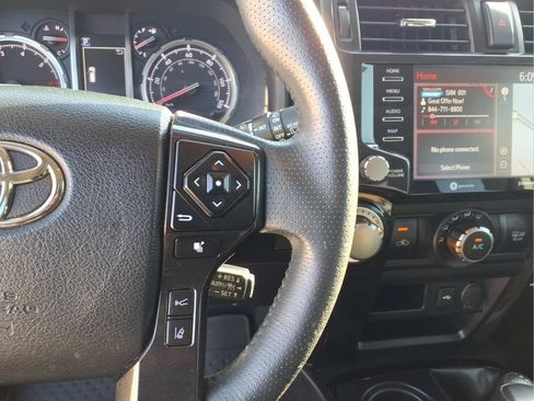 Used 2021 Toyota 4Runner Venture w/ Moonroof Package AWD/4WD image 25