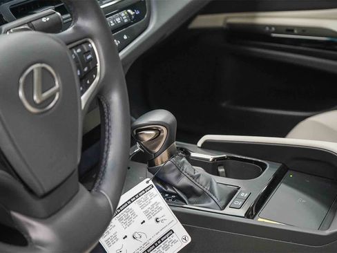 Used 2025 Lexus ES 300h w/ Premium Package image 24