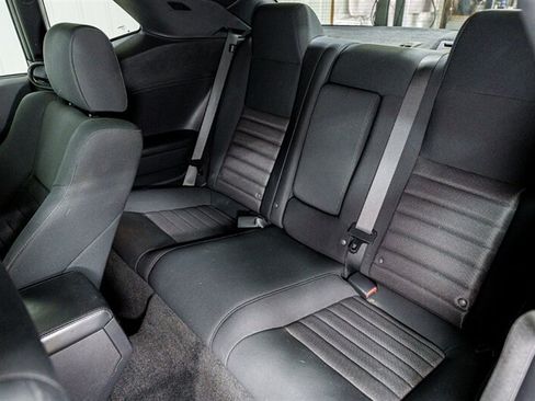 Used 2010 Dodge Challenger SE RWD image 9