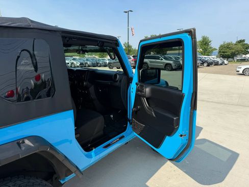 Used 2017 Jeep Wrangler Sport AWD/4WD image 20