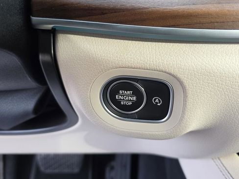 Used 2024 Mercedes-Benz GLS 450 4MATIC image 29