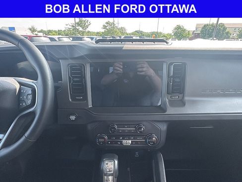 Used 2025 Ford Bronco Badlands AWD/4WD image 16