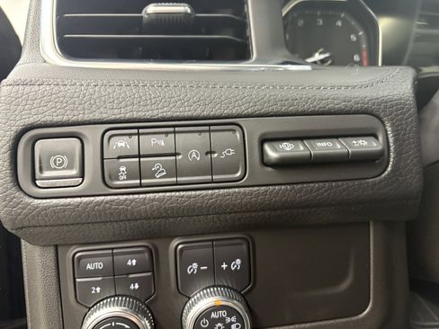 Used 2021 GMC Yukon XL Denali w/ Denali Premium Package image 20