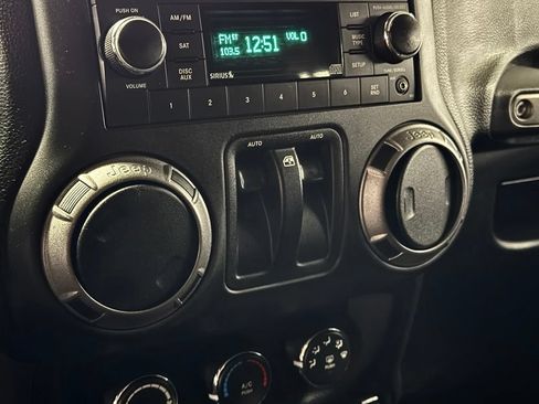Used 2015 Jeep Wrangler Sport w/ Quick Order Package 24S AWD/4WD image 12