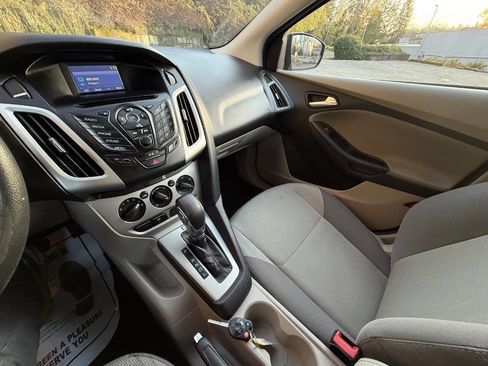 Used 2014 Ford Focus SE image 41