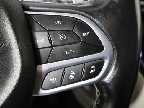 Used 2022 Chrysler Pacifica Touring-L image 39