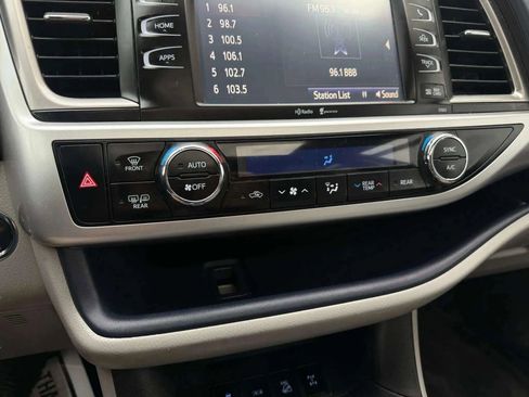 Used 2015 Toyota Highlander XLE image 26
