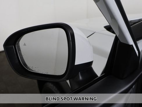 Used 2024 Nissan Rogue SV image 4