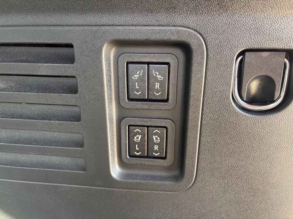 Used 2024 Chevrolet Traverse RS w/ LPO, Floor Liner Package AWD/4WD image 63