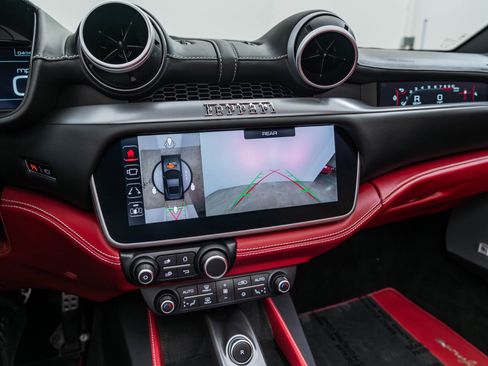 Certified 2022 Ferrari Portofino M image 31