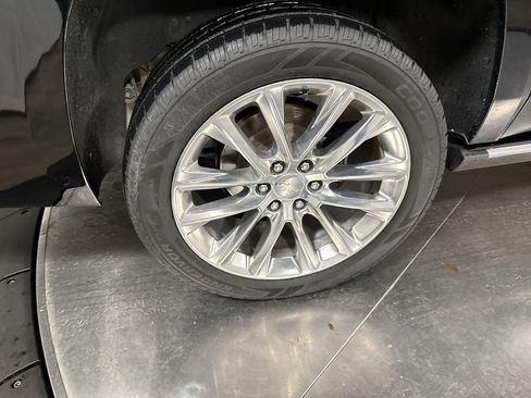 Used 2019 Chevrolet Suburban Premier w/ Premier Plus Edition image 13