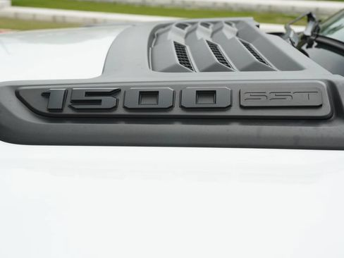 Used 2025 RAM 1500 Laramie w/ Sport Appearance Package AWD/4WD image 8
