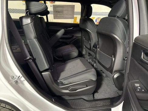 New 2025 Jeep Grand Cherokee L Laredo image 38