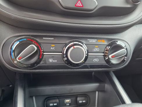 Certified 2025 Kia Soul LX w/ LX Technology Package FWD image 23