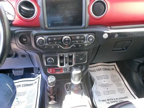 Used 2019 Jeep Wrangler Unlimited Rubicon w/ Dual Top Group AWD/4WD image 10