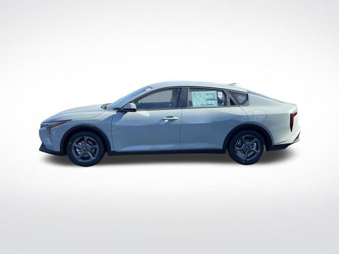 New 2026 Kia K4 LXS image 2