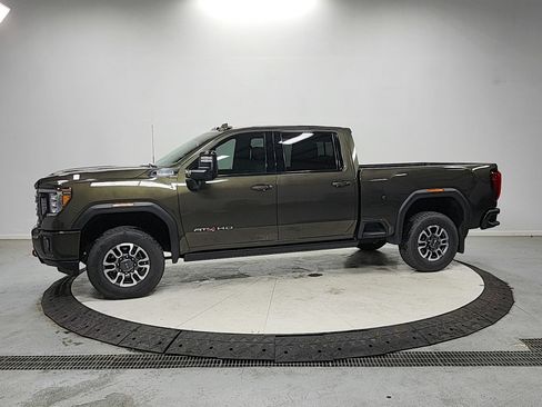 Used 2022 GMC Sierra 2500 AT4 w/ AT4 Preferred Package AWD/4WD image 4