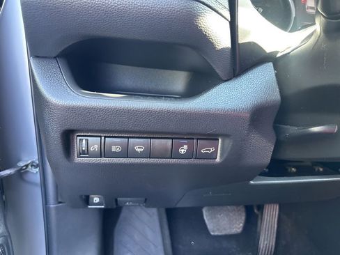 Used 2022 Toyota RAV4 XLE Premium AWD/4WD image 22