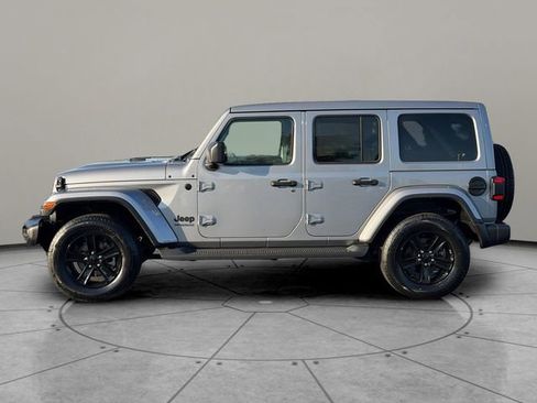Used 2021 Jeep Wrangler Unlimited Sahara image 3