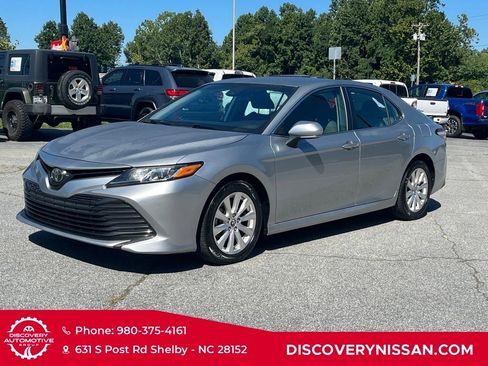 Used 2019 Toyota Camry LE image 2
