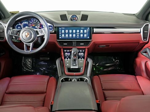 Certified 2023 Porsche Cayenne Platinum Edition image 21
