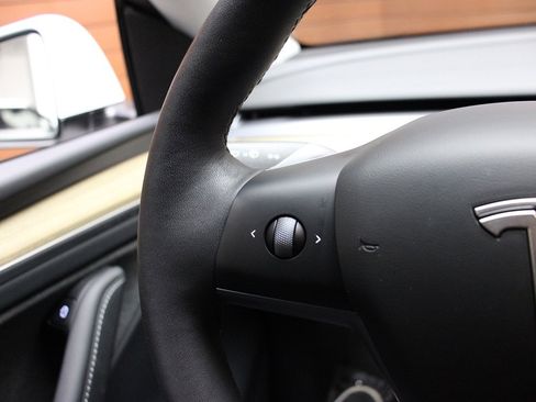 Used 2023 Tesla Model Y Long Range image 16