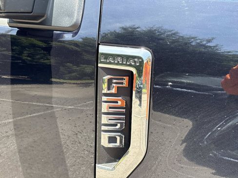 Used 2021 Ford F250 Lariat w/ Lariat Ultimate Package AWD/4WD image 11