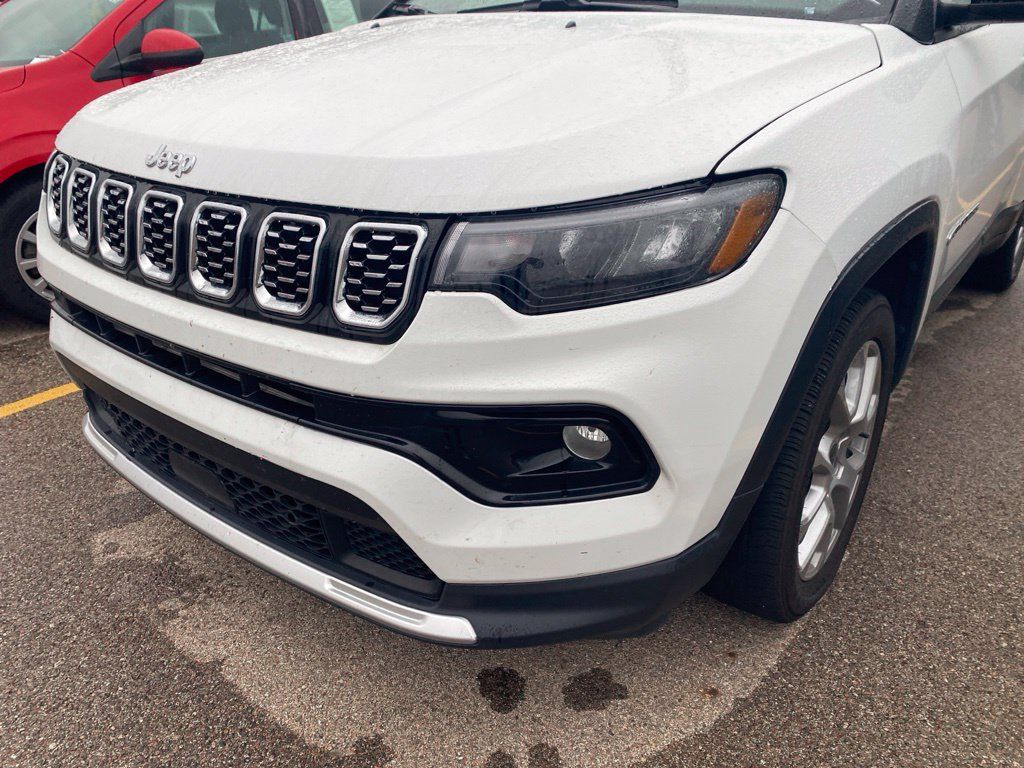 Used 2025 Jeep Compass Limited AWD/4WD image 17