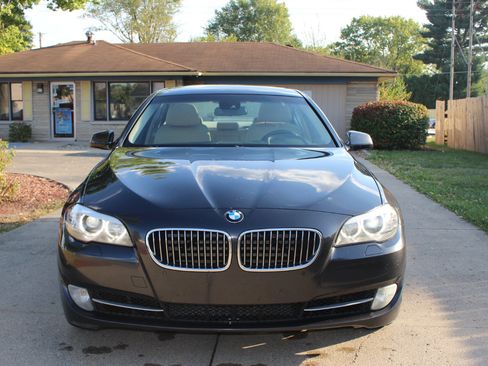 Used 2011 BMW 535i xDrive Sedan image 3