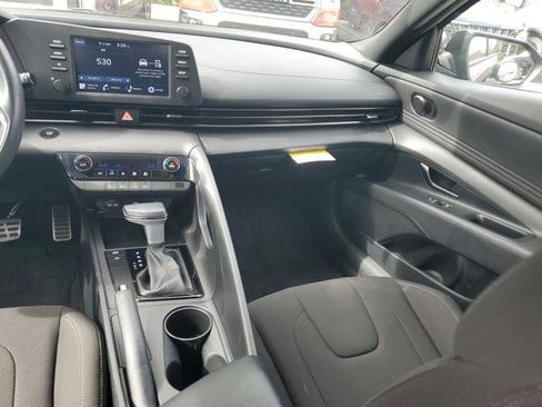 Certified 2025 Hyundai Elantra Sport image 16