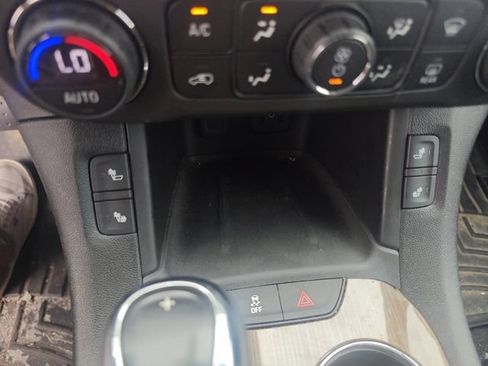 Used 2018 GMC Acadia SLE w/ Driver Alert Package I AWD/4WD image 16