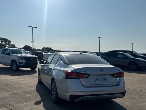 Certified 2023 Nissan Altima 2.5 SV FWD image 17
