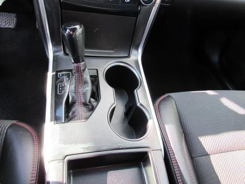 Used 2017 Toyota Camry SE w/ Moonroof Package image 18