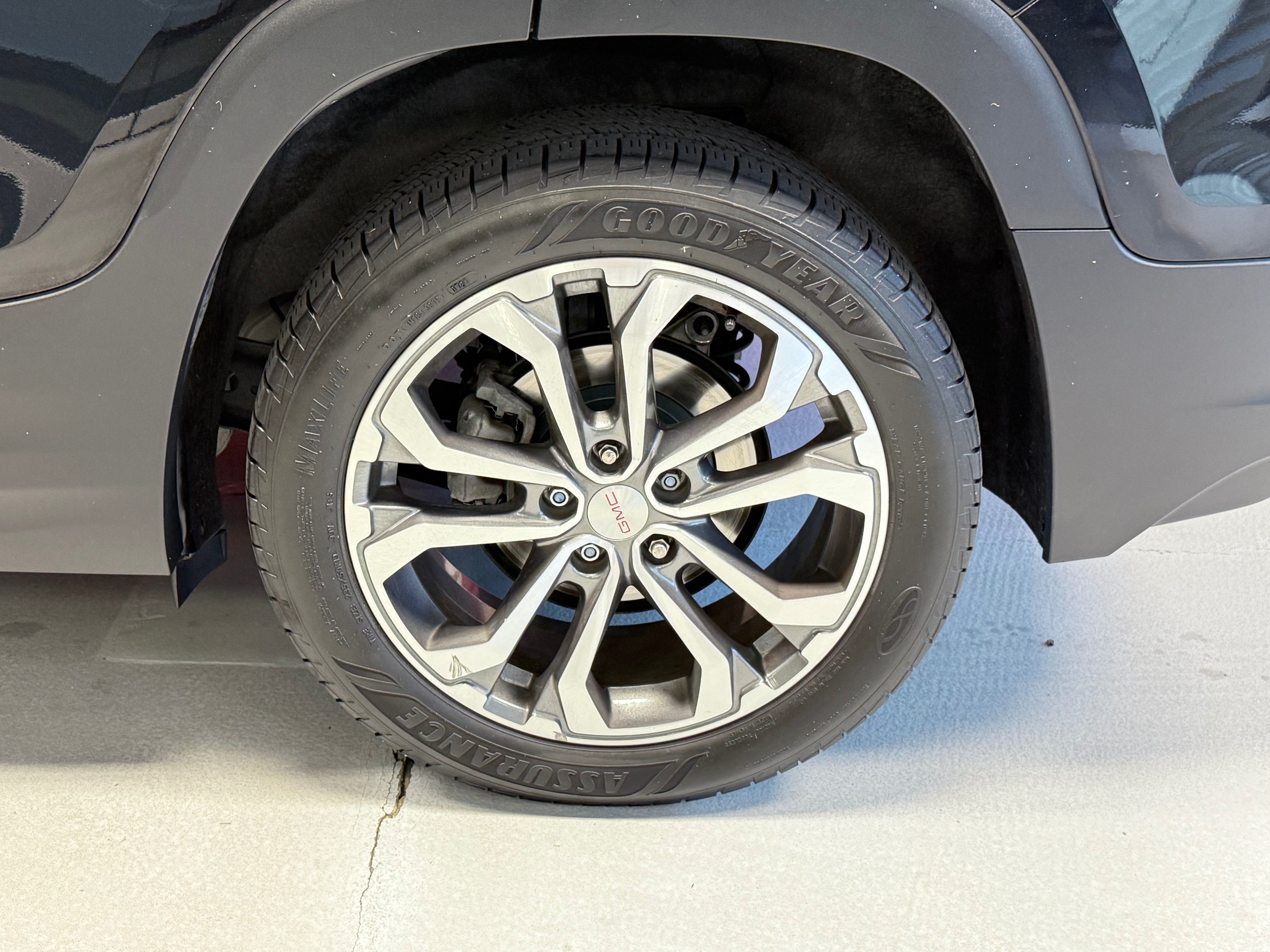 Used 2020 GMC Terrain SLT w/ Preferred Package FWD image 3