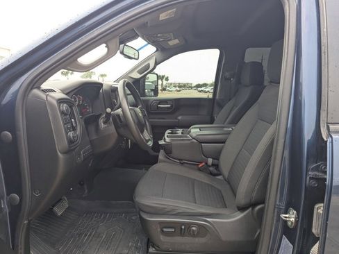 Used 2023 Chevrolet Silverado 2500 Custom w/ Custom Value Package image 10