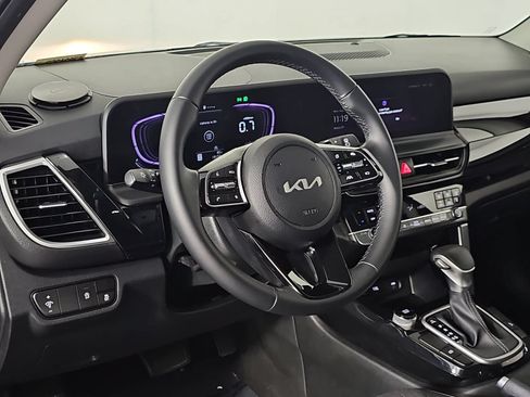 Used 2025 Kia Seltos S FWD image 15