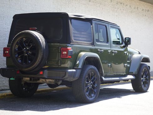 Used 2024 Jeep Wrangler Unlimited Sahara AWD/4WD image 7