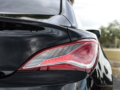 Used 2013 Hyundai Genesis 2.0T image 8