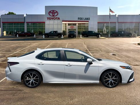 Used 2024 Toyota Camry SE w/ Audio Upgrade Package FWD image 6