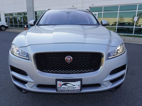 Used 2017 Jaguar F-PACE Premium image 2